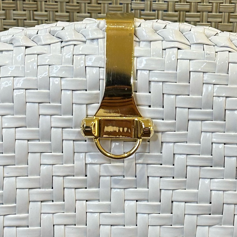 🌟HP🌟VTG 1970s Elegant Danieli White Woven Vinyl Wicker Bag Gold Accents Handbag - Picture 3 of 16